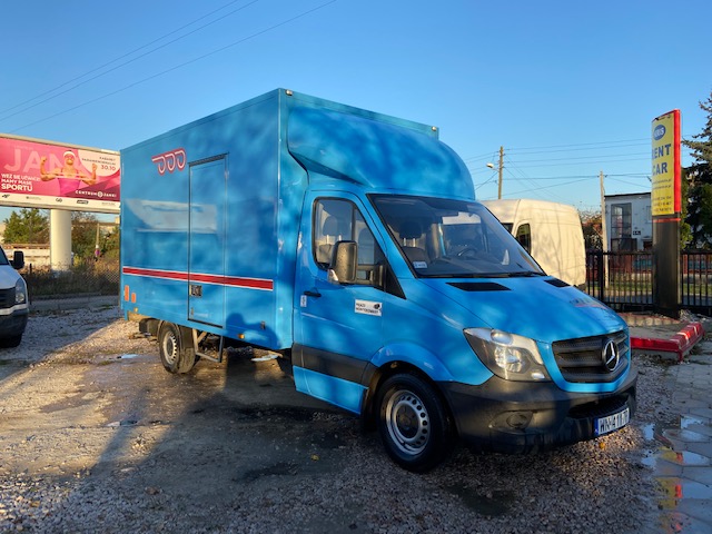 Mercedes Sprinter kontener z windą